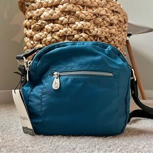 NWT Baggallini “Maria” Crossbody in Teal